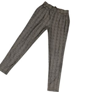 Woman’s Houndstooth Legging Pants